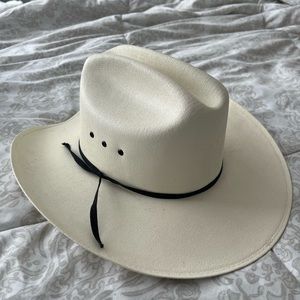 Cowboy Hat / 2 other hats